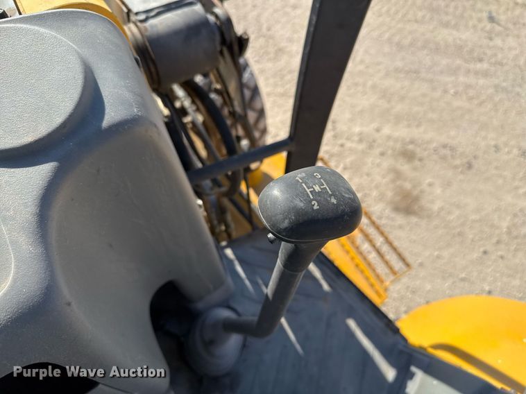 image for item DO2563 2008 Volvo BL60 backhoe