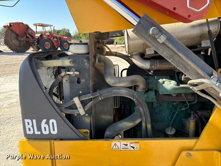 image for item DO2563 2008 Volvo BL60 backhoe