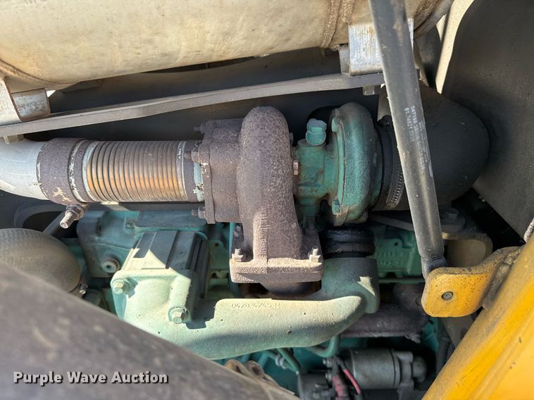 image for item DO2563 2008 Volvo BL60 backhoe