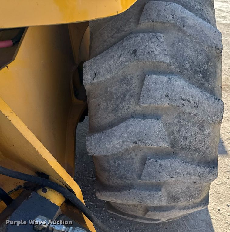 image for item DO2563 2008 Volvo BL60 backhoe