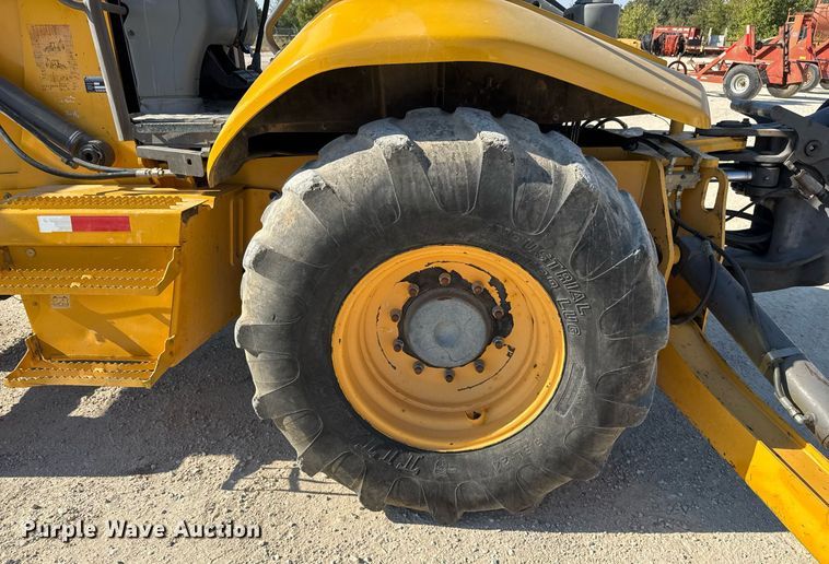 image for item DO2563 2008 Volvo BL60 backhoe