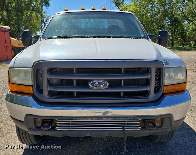 image for item DO5507 2000 Ford F450 Super Duty flatbed truck