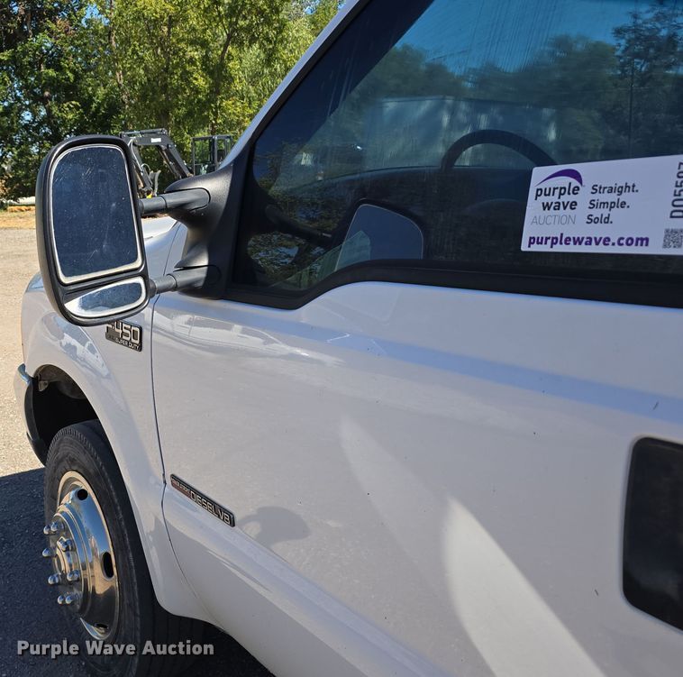 image for item DO5507 2000 Ford F450 Super Duty flatbed truck