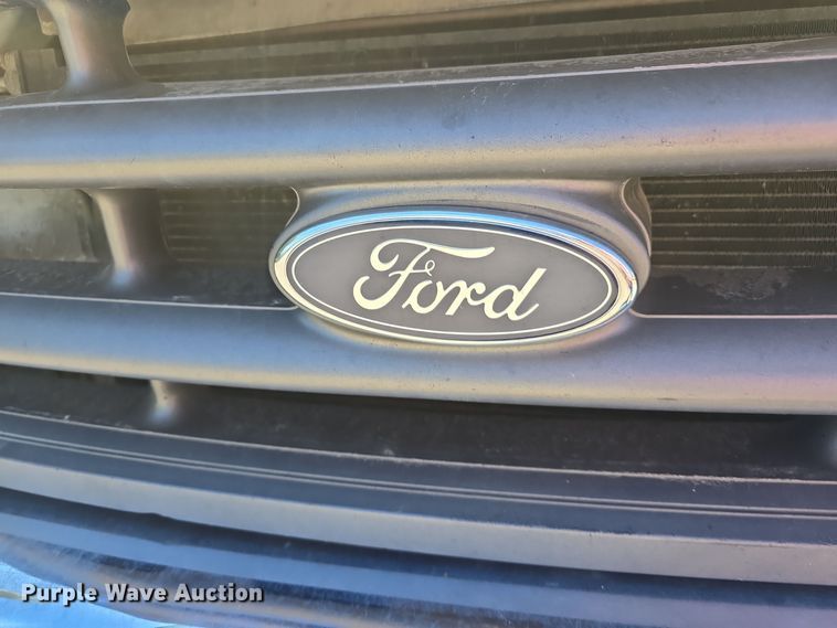 image for item DO5507 2000 Ford F450 Super Duty flatbed truck