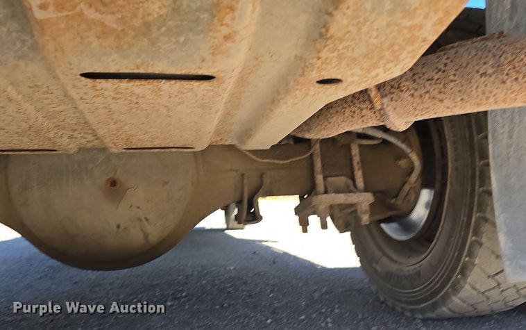 image for item DO5507 2000 Ford F450 Super Duty flatbed truck