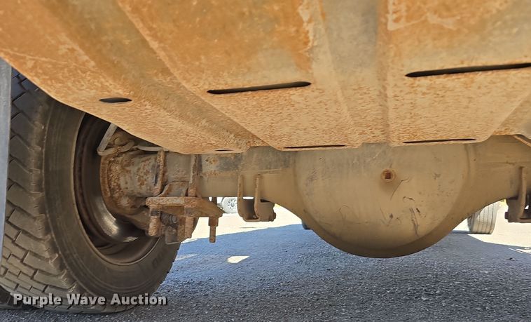 image for item DO5507 2000 Ford F450 Super Duty flatbed truck