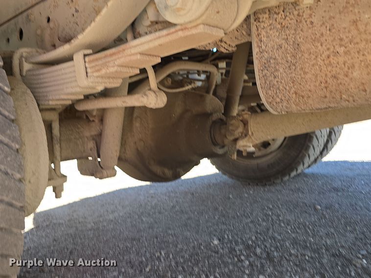 image for item DO5507 2000 Ford F450 Super Duty flatbed truck