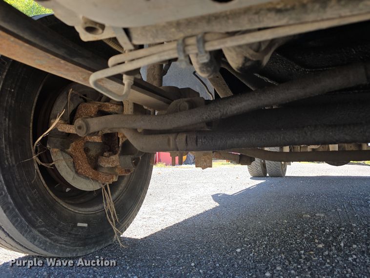 image for item DO5507 2000 Ford F450 Super Duty flatbed truck