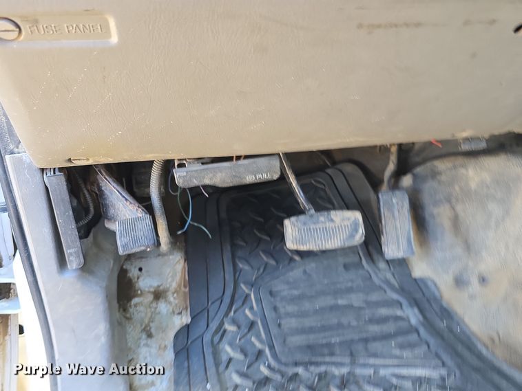 image for item DO5507 2000 Ford F450 Super Duty flatbed truck