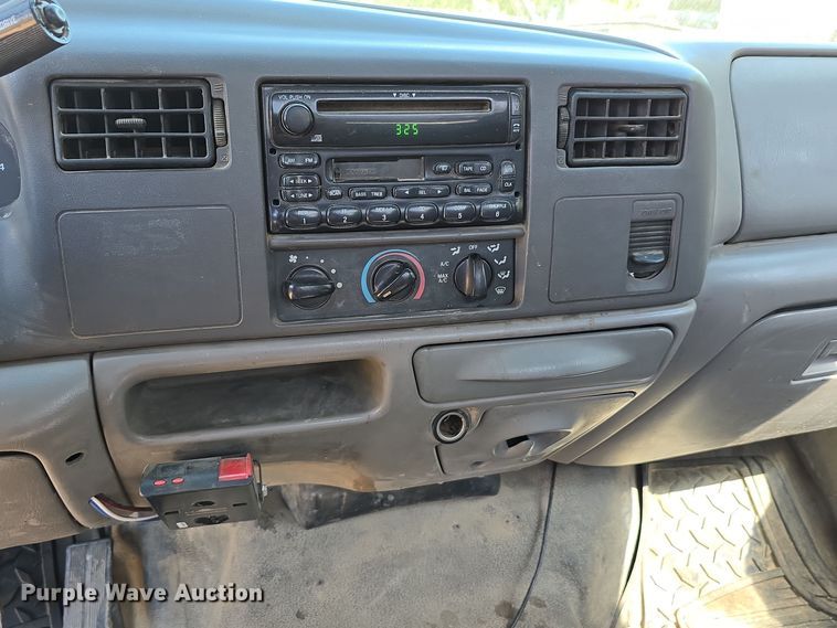 image for item DO5507 2000 Ford F450 Super Duty flatbed truck