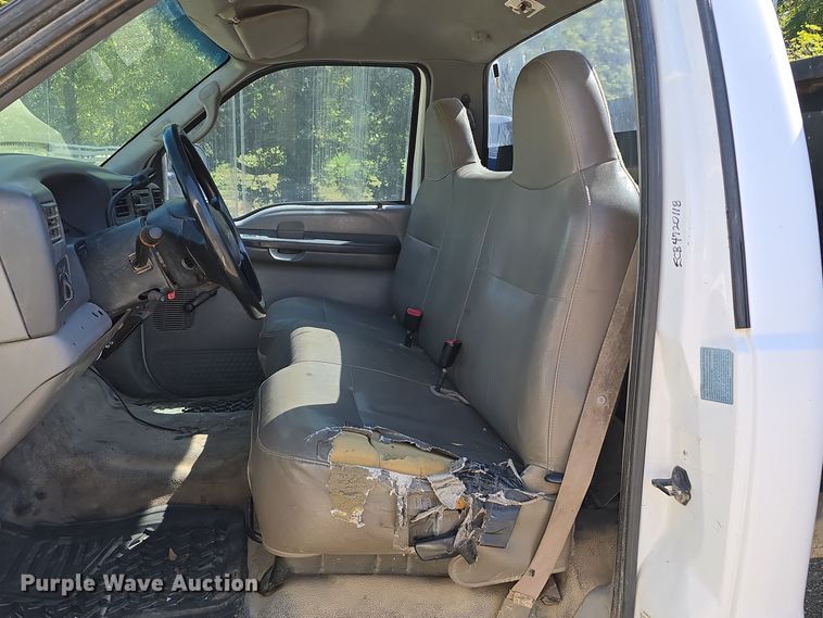 image for item DO5507 2000 Ford F450 Super Duty flatbed truck