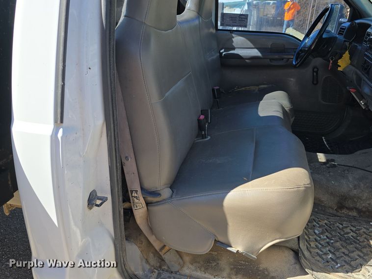 image for item DO5507 2000 Ford F450 Super Duty flatbed truck