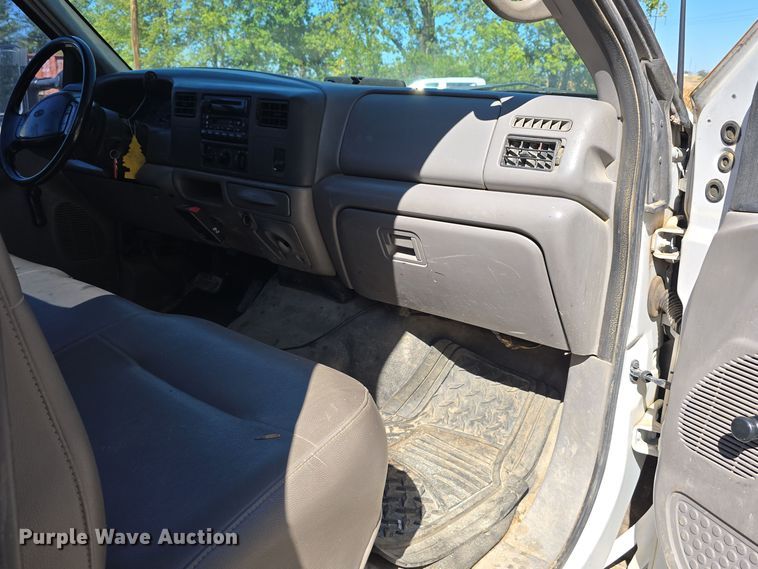 image for item DO5507 2000 Ford F450 Super Duty flatbed truck