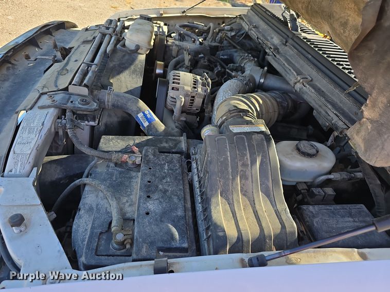 image for item DO5507 2000 Ford F450 Super Duty flatbed truck