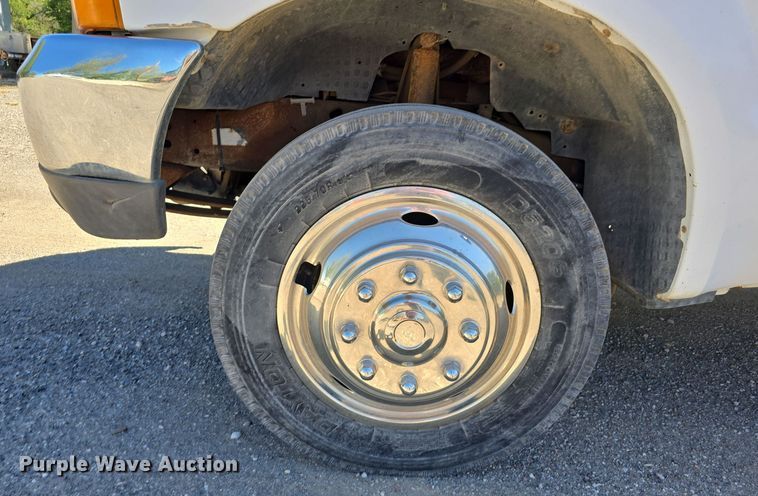 image for item DO5507 2000 Ford F450 Super Duty flatbed truck