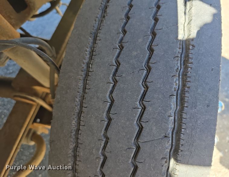 image for item DO5507 2000 Ford F450 Super Duty flatbed truck