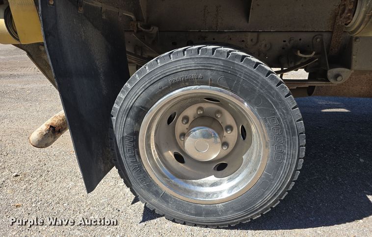 image for item DO5507 2000 Ford F450 Super Duty flatbed truck