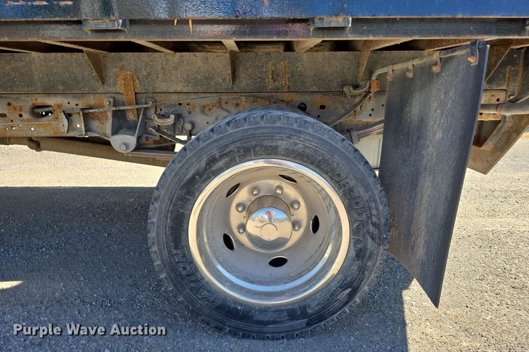 image for item DO5507 2000 Ford F450 Super Duty flatbed truck