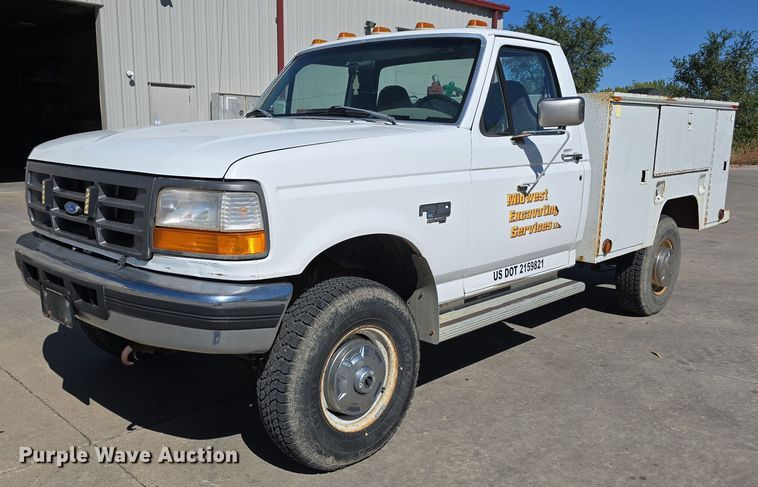 image for item DO5509 1997 Ford LGT Convtnl F350  utility bed pickup truck