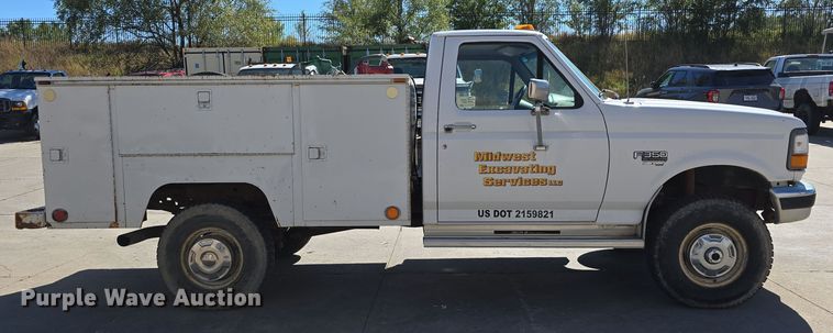image for item DO5509 1997 Ford LGT Convtnl F350  utility bed pickup truck