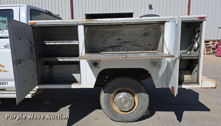 image for item DO5509 1997 Ford LGT Convtnl F350  utility bed pickup truck