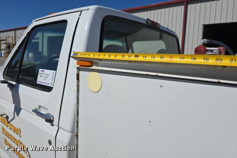 image for item DO5509 1997 Ford LGT Convtnl F350  utility bed pickup truck