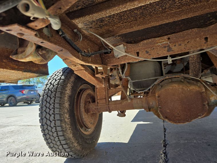 image for item DO5509 1997 Ford LGT Convtnl F350  utility bed pickup truck