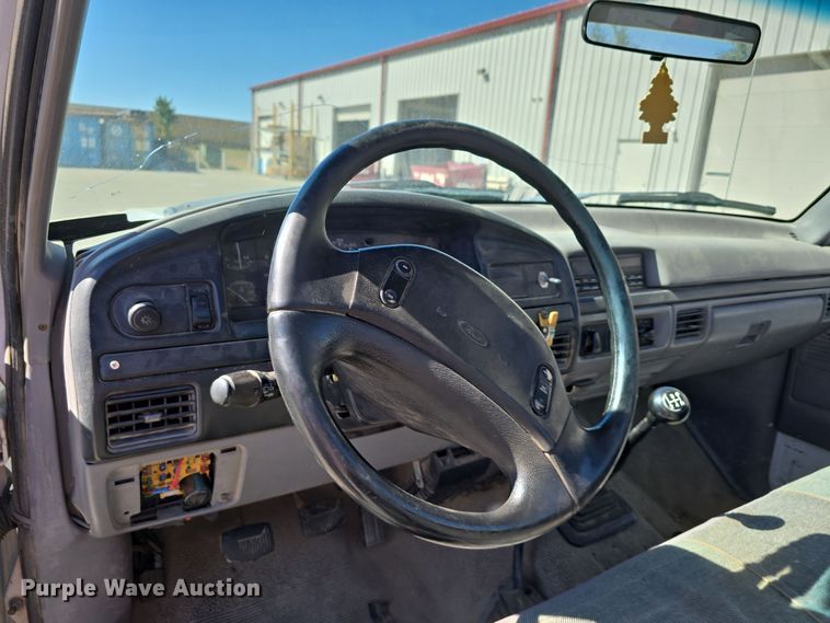 image for item DO5509 1997 Ford LGT Convtnl F350  utility bed pickup truck