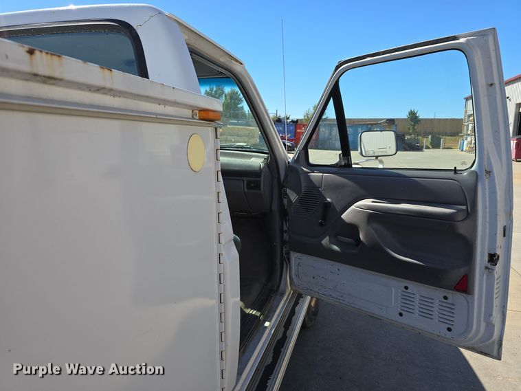 image for item DO5509 1997 Ford LGT Convtnl F350  utility bed pickup truck