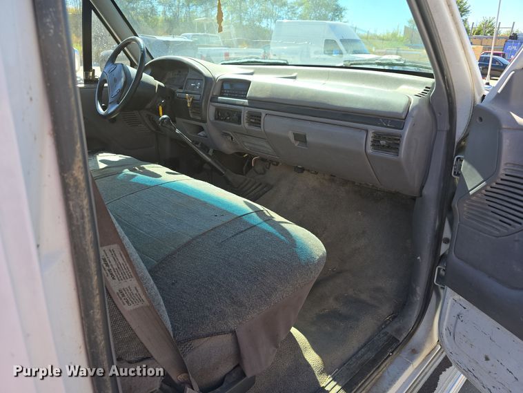 image for item DO5509 1997 Ford LGT Convtnl F350  utility bed pickup truck