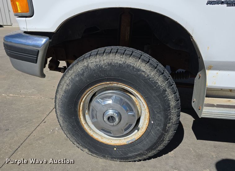 image for item DO5509 1997 Ford LGT Convtnl F350  utility bed pickup truck