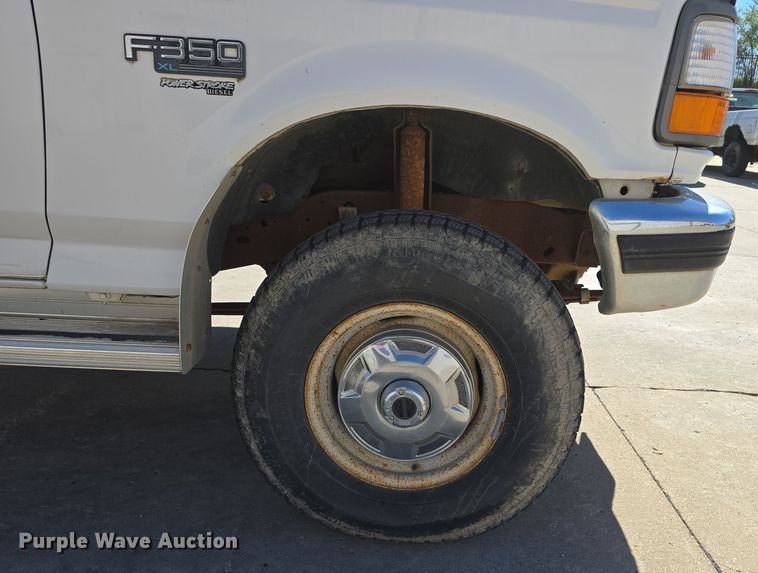 image for item DO5509 1997 Ford LGT Convtnl F350  utility bed pickup truck