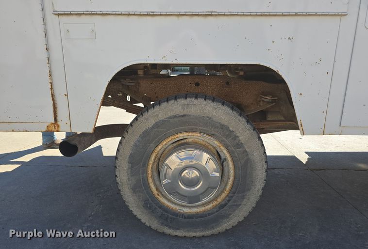 image for item DO5509 1997 Ford LGT Convtnl F350  utility bed pickup truck