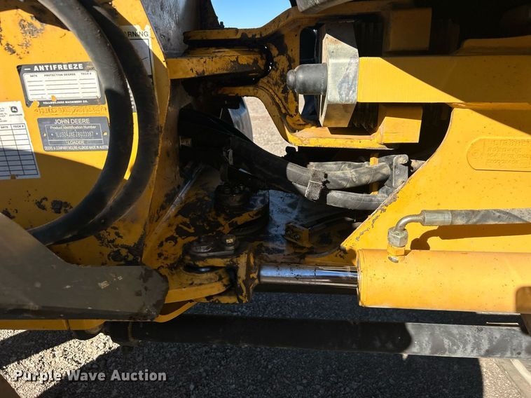 image for item DO7565 2013 John Deere 324J wheel loader
