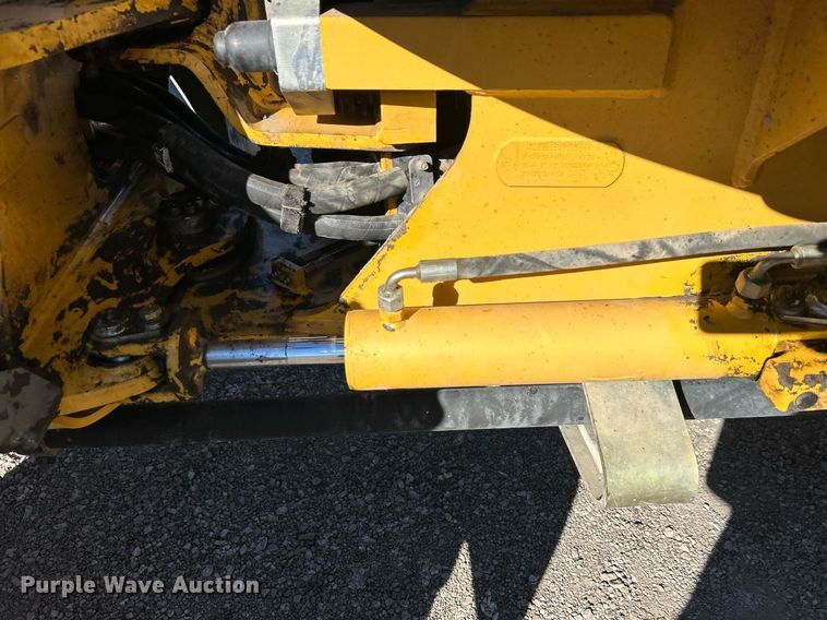 image for item DO7565 2013 John Deere 324J wheel loader