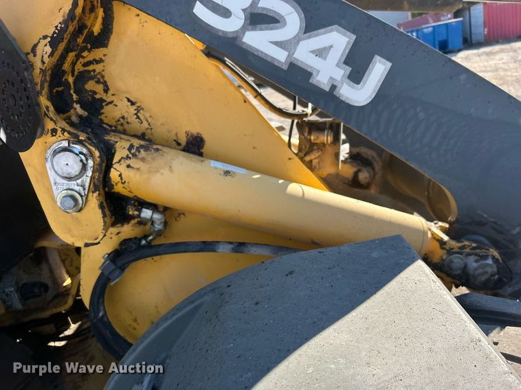 image for item DO7565 2013 John Deere 324J wheel loader