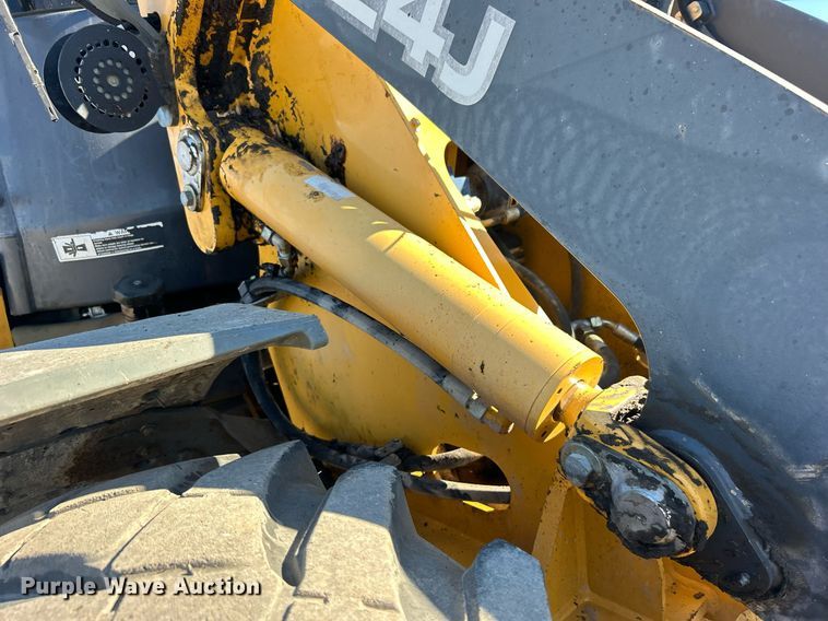 image for item DO7565 2013 John Deere 324J wheel loader