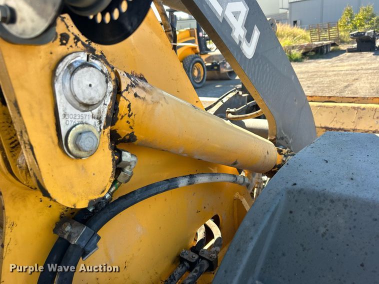 image for item DO7565 2013 John Deere 324J wheel loader