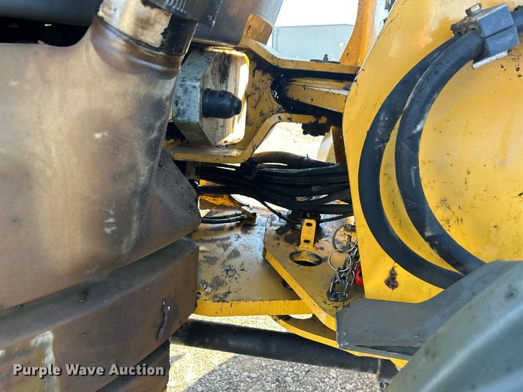 image for item DO7565 2013 John Deere 324J wheel loader