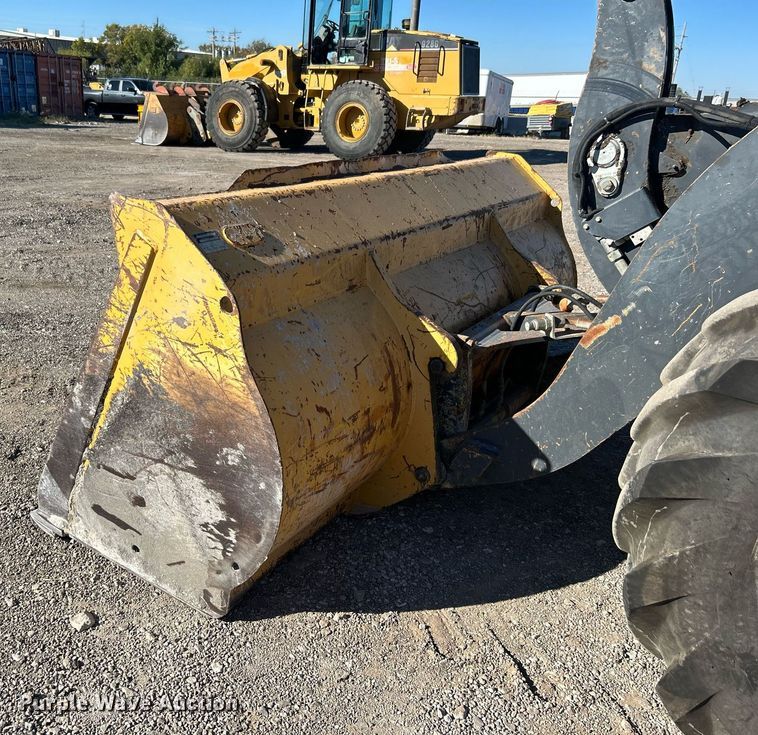 image for item DO7565 2013 John Deere 324J wheel loader