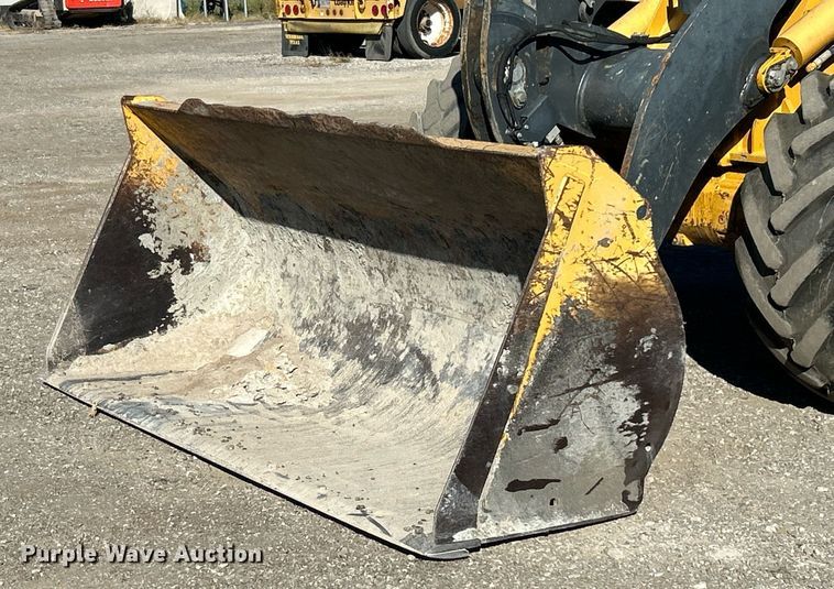 image for item DO7565 2013 John Deere 324J wheel loader