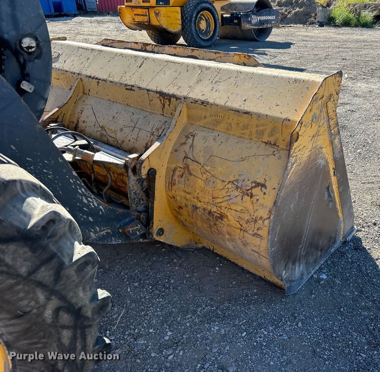 image for item DO7565 2013 John Deere 324J wheel loader