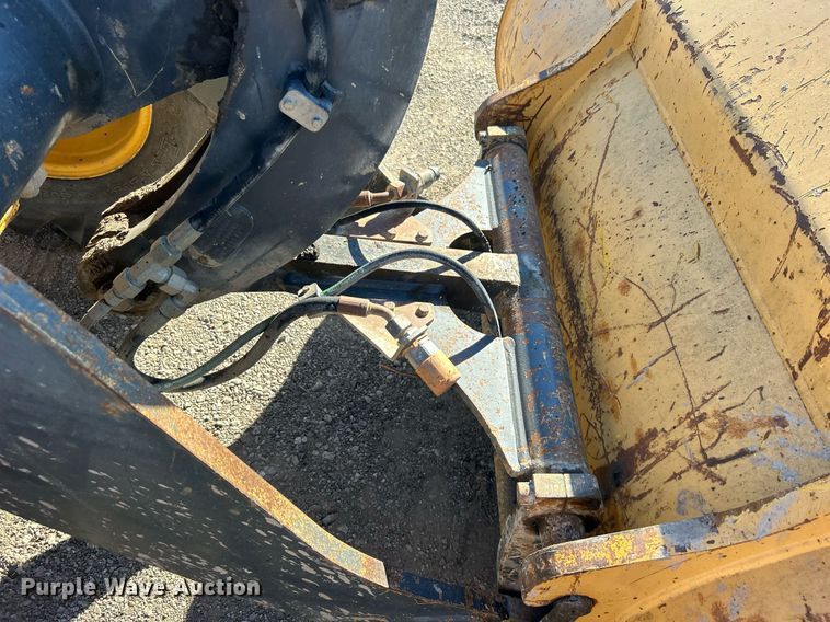 image for item DO7565 2013 John Deere 324J wheel loader