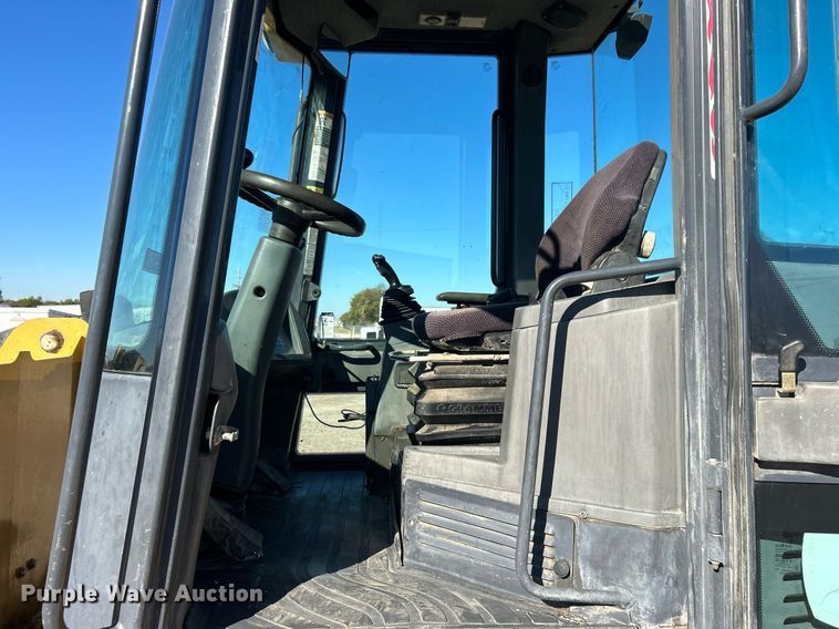 image for item DO7565 2013 John Deere 324J wheel loader