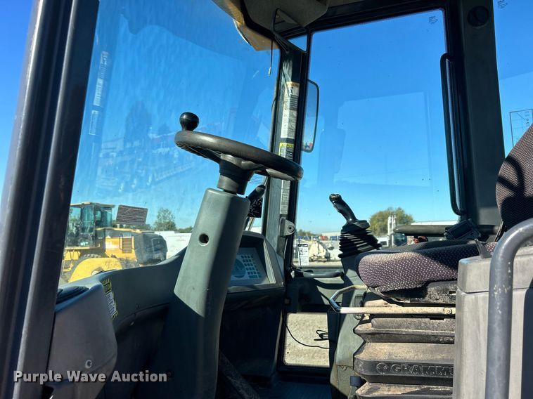 image for item DO7565 2013 John Deere 324J wheel loader