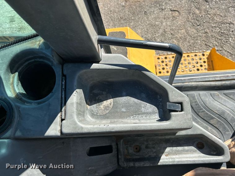 image for item DO7565 2013 John Deere 324J wheel loader