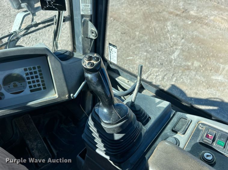 image for item DO7565 2013 John Deere 324J wheel loader