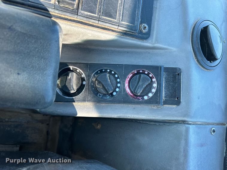 image for item DO7565 2013 John Deere 324J wheel loader