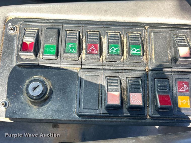 image for item DO7565 2013 John Deere 324J wheel loader