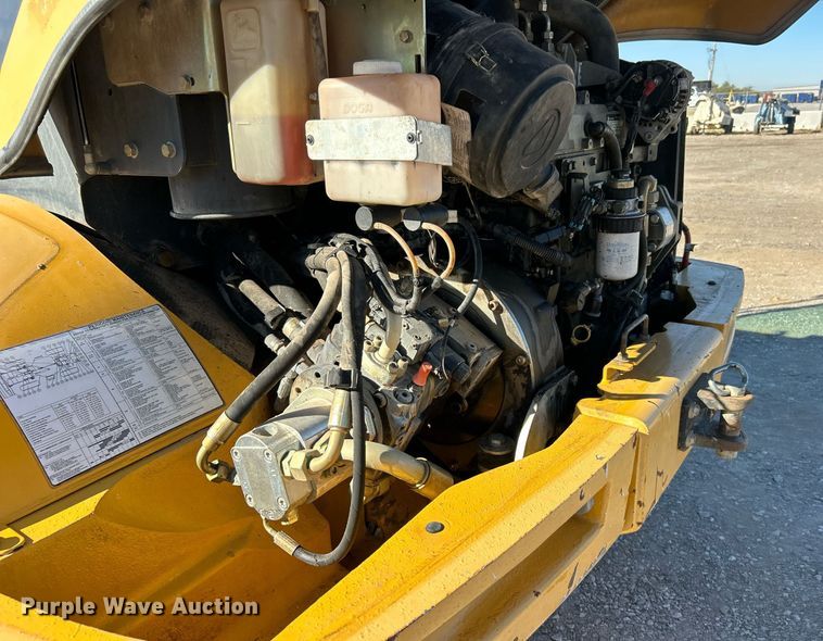 image for item DO7565 2013 John Deere 324J wheel loader